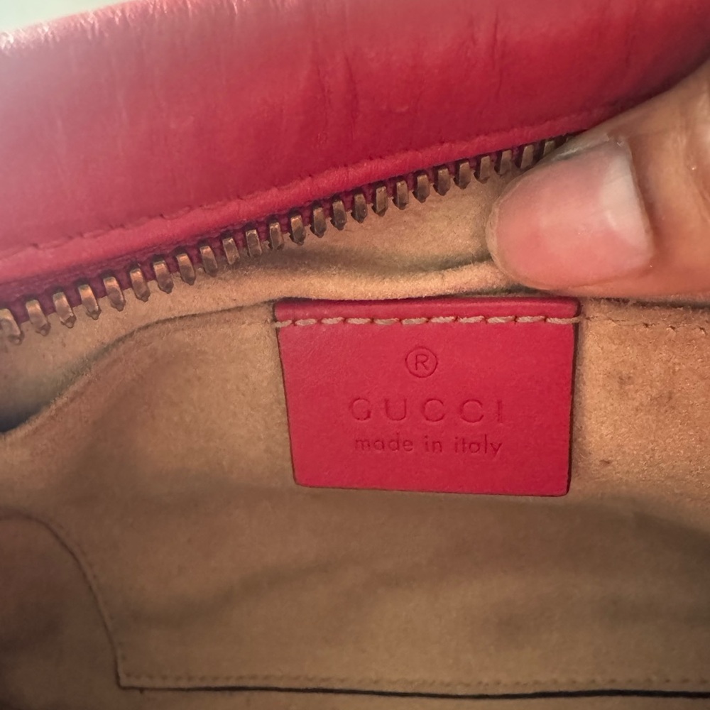Authentic red Gucci Purse - Picture 3 of 10